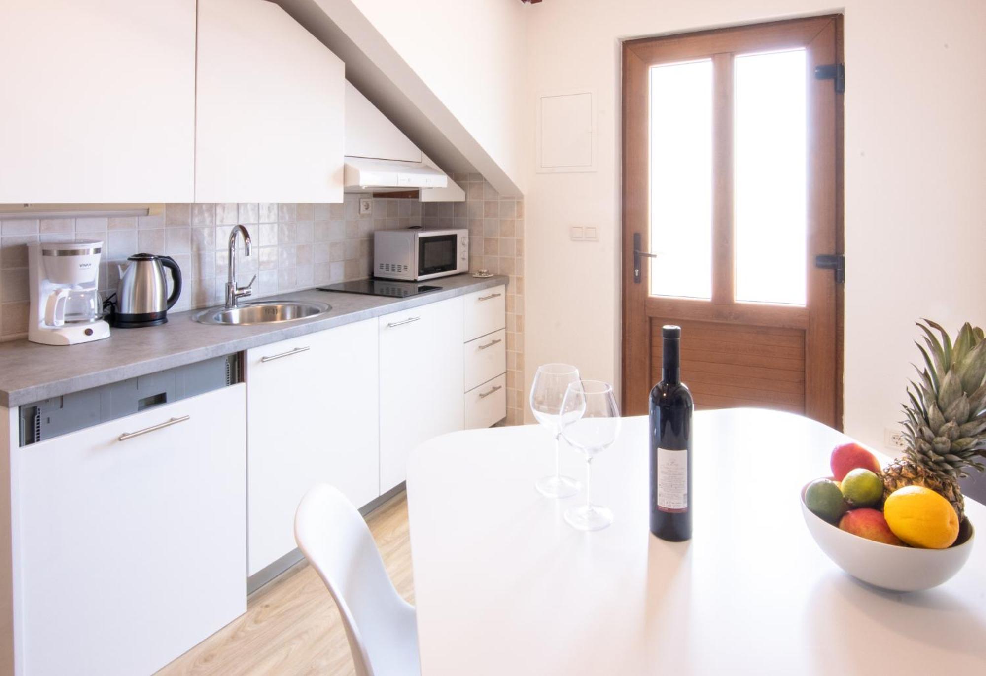 Bed & Breakfast Portun In The Center Baška Voda Εξωτερικό φωτογραφία